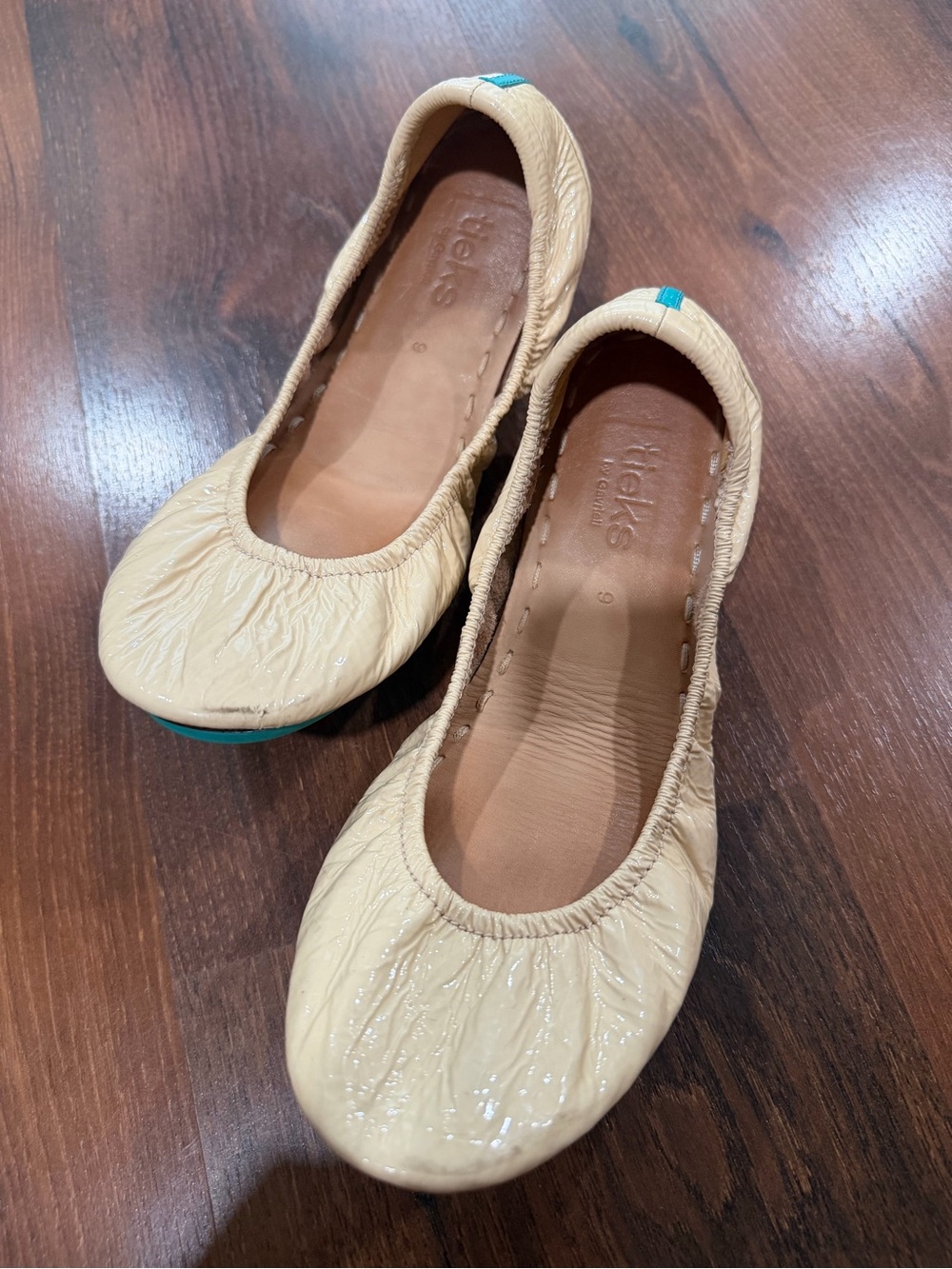 Tieks Biscotti Patent Leather Ballet Flats Women's 9 Cream Tan Neutral Foldable